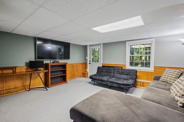 2 Holly Lane, Haverhill, MA 01835