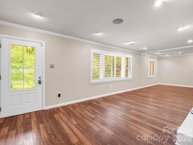 111 Dogwood Drive, Black Mountain, NC 28711