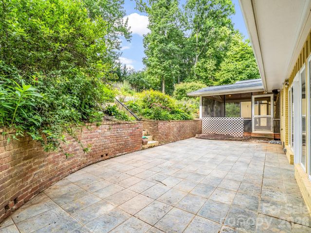 111 Dogwood Drive, Black Mountain, NC 28711