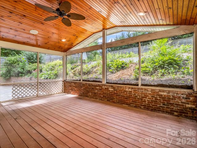 111 Dogwood Drive, Black Mountain, NC 28711