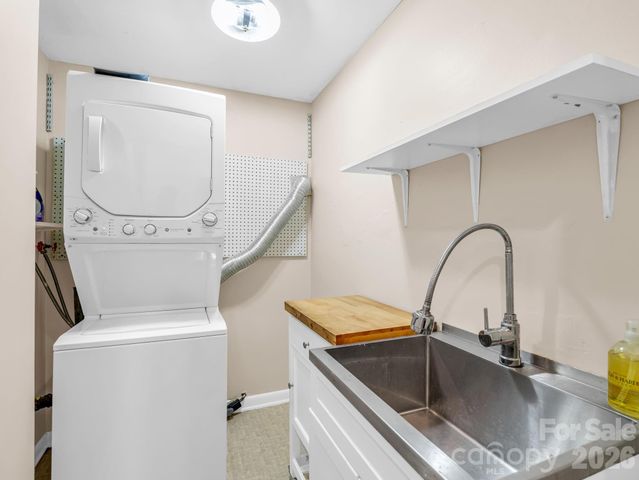 111 Dogwood Drive, Black Mountain, NC 28711