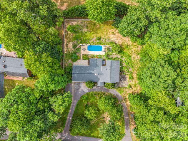 111 Dogwood Drive, Black Mountain, NC 28711