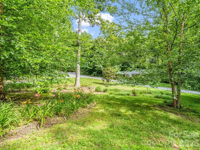111 Dogwood Drive, Black Mountain, NC 28711