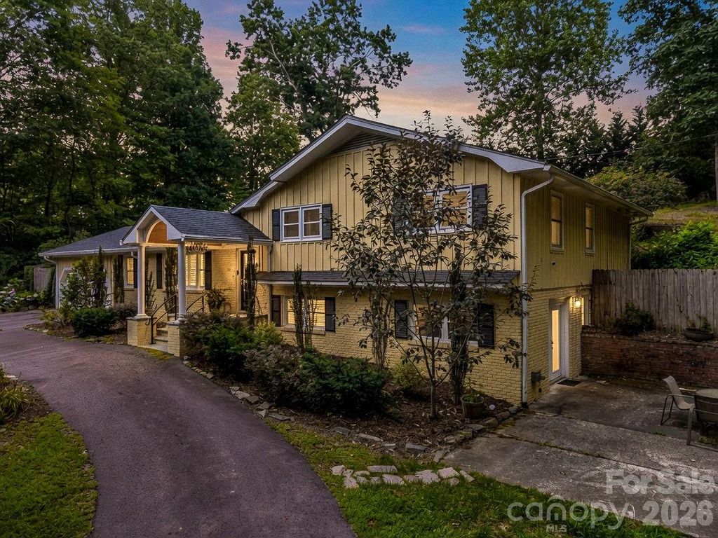 111 Dogwood Drive, Black Mountain, NC 28711