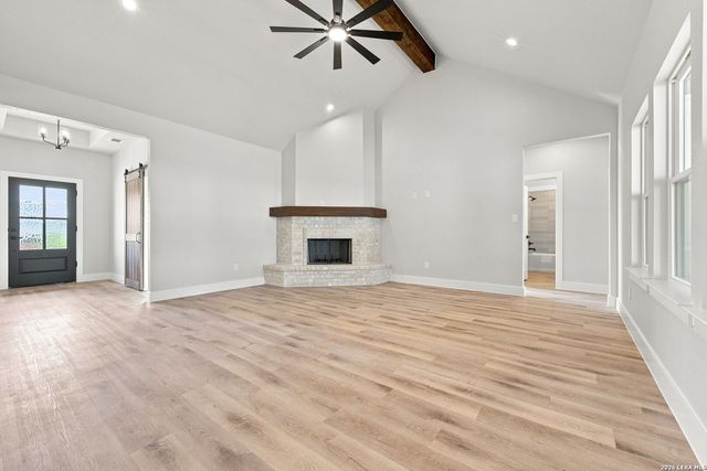 120 ASH PKWY, La Vernia, TX 78121