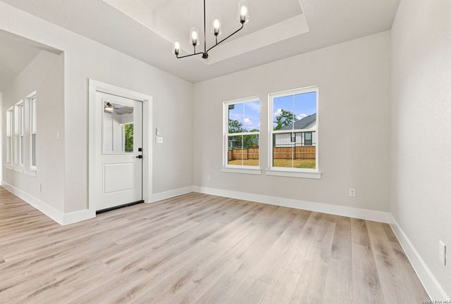 120 ASH PKWY, La Vernia, TX 78121
