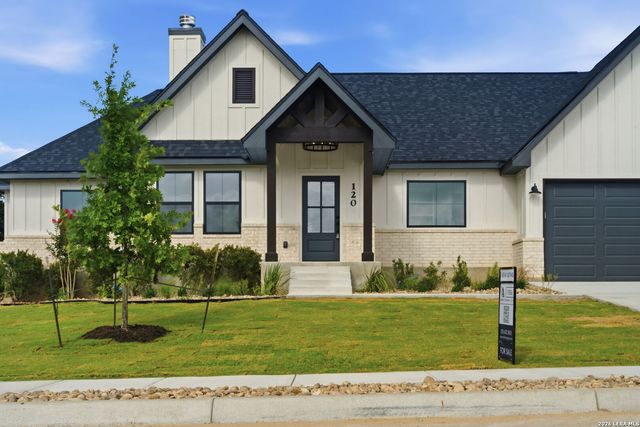 120 ASH PKWY, La Vernia, TX 78121