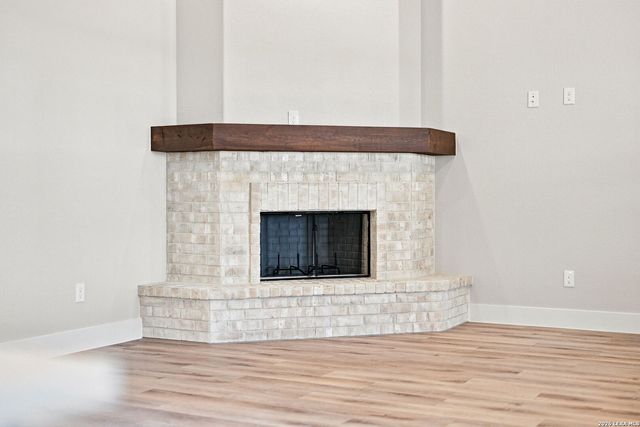 120 ASH PKWY, La Vernia, TX 78121
