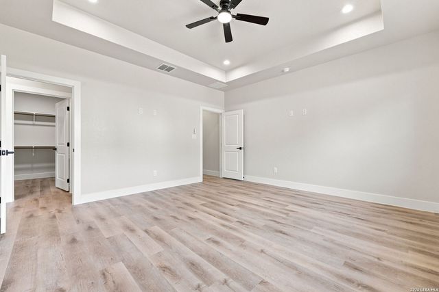 120 ASH PKWY, La Vernia, TX 78121