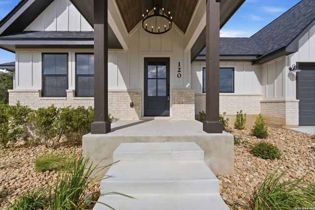 120 ASH PKWY, La Vernia, TX 78121