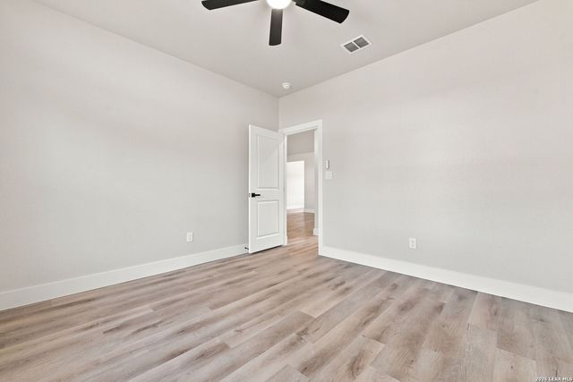 120 ASH PKWY, La Vernia, TX 78121