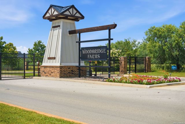 120 ASH PKWY, La Vernia, TX 78121