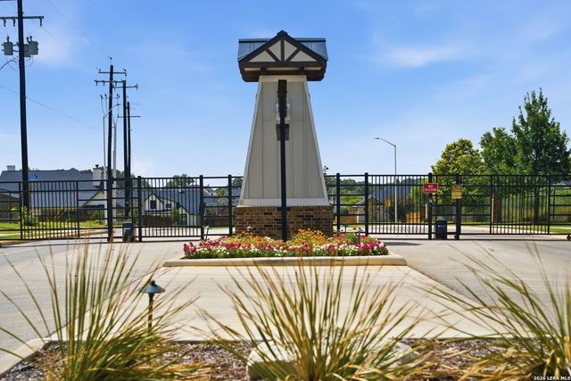 120 ASH PKWY, La Vernia, TX 78121