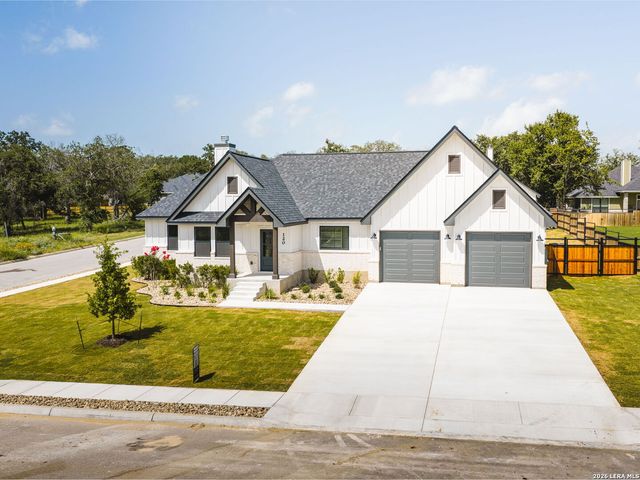 120 ASH PKWY, La Vernia, TX 78121