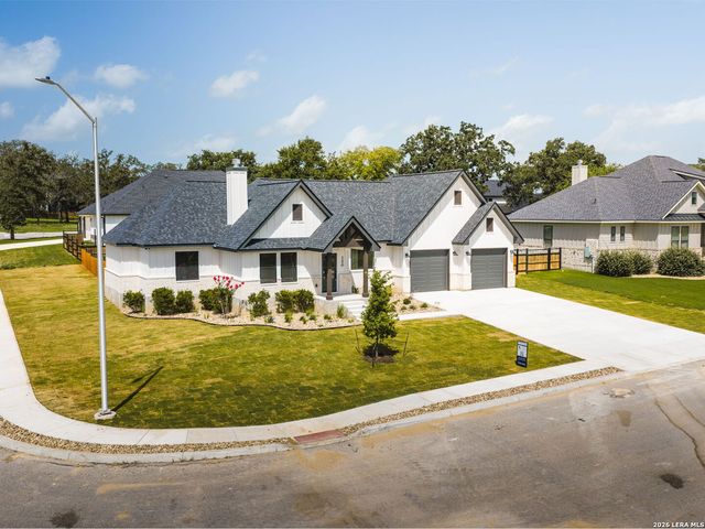 120 ASH PKWY, La Vernia, TX 78121