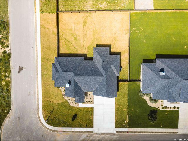 120 ASH PKWY, La Vernia, TX 78121