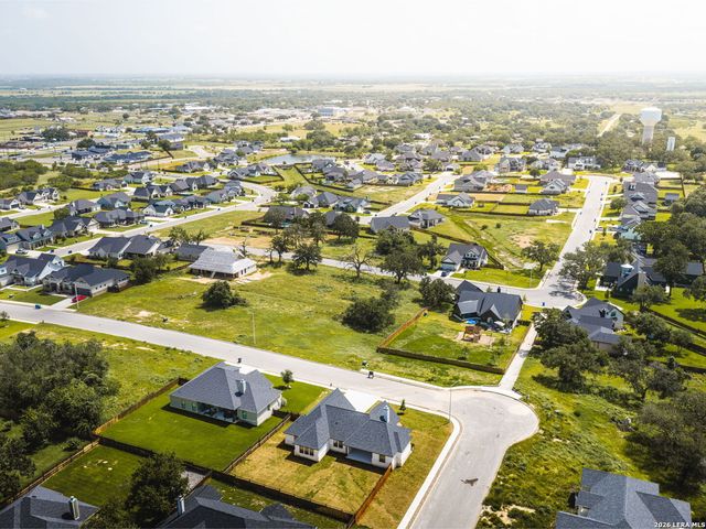 120 ASH PKWY, La Vernia, TX 78121