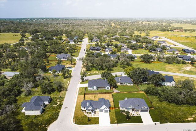 120 ASH PKWY, La Vernia, TX 78121
