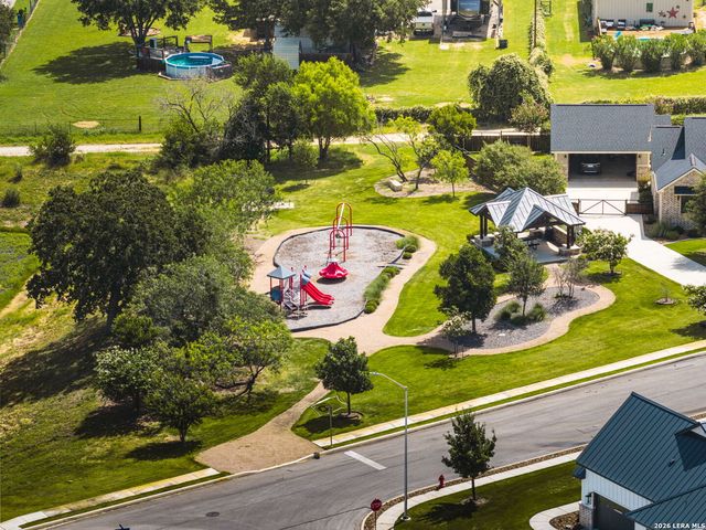 120 ASH PKWY, La Vernia, TX 78121