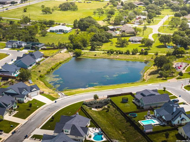 120 ASH PKWY, La Vernia, TX 78121