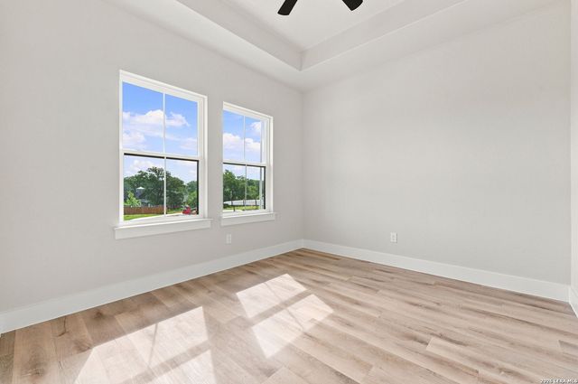 120 ASH PKWY, La Vernia, TX 78121