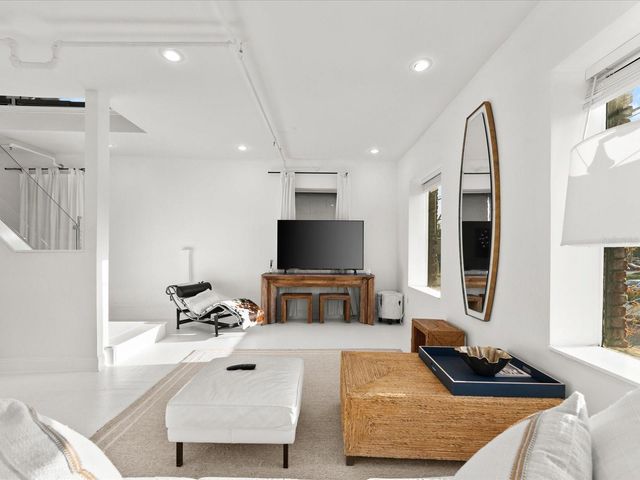 307 S PALMETTO AVENUE, Daytona Beach, FL 32114