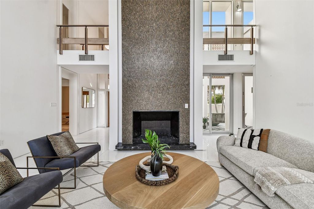 Image 11 of property listing at 41 BERING STREET, Tampa, FL 33606