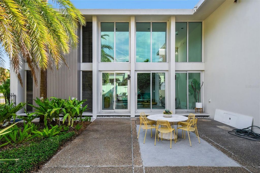 Image 12 of property listing at 41 BERING STREET, Tampa, FL 33606