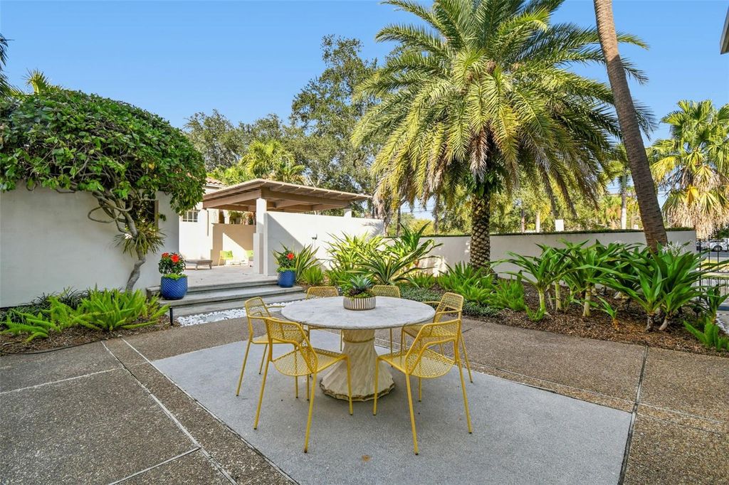 Image 14 of property listing at 41 BERING STREET, Tampa, FL 33606