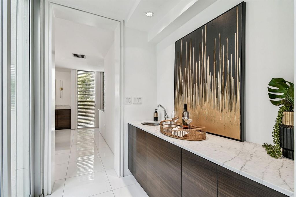 Image 17 of property listing at 41 BERING STREET, Tampa, FL 33606