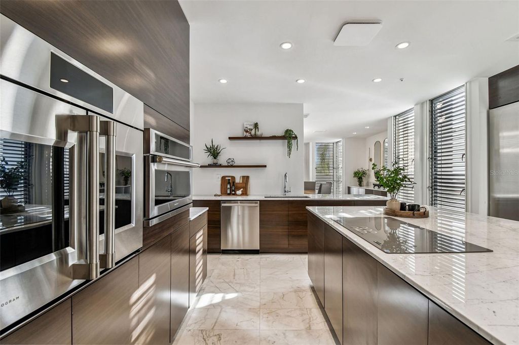 Image 27 of property listing at 41 BERING STREET, Tampa, FL 33606