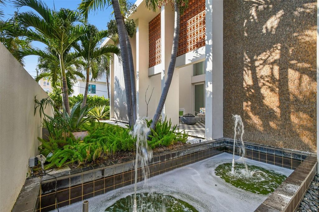 Image 35 of property listing at 41 BERING STREET, Tampa, FL 33606