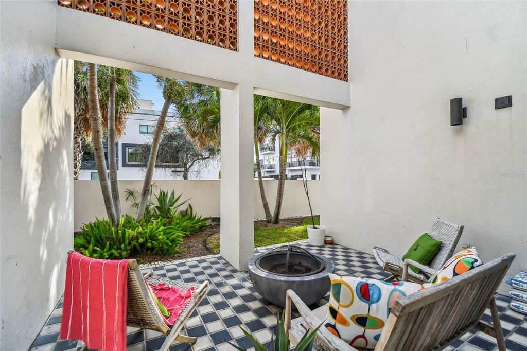 Image 37 of property listing at 41 BERING STREET, Tampa, FL 33606