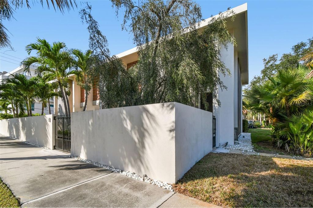 Image 76 of property listing at 41 BERING STREET, Tampa, FL 33606