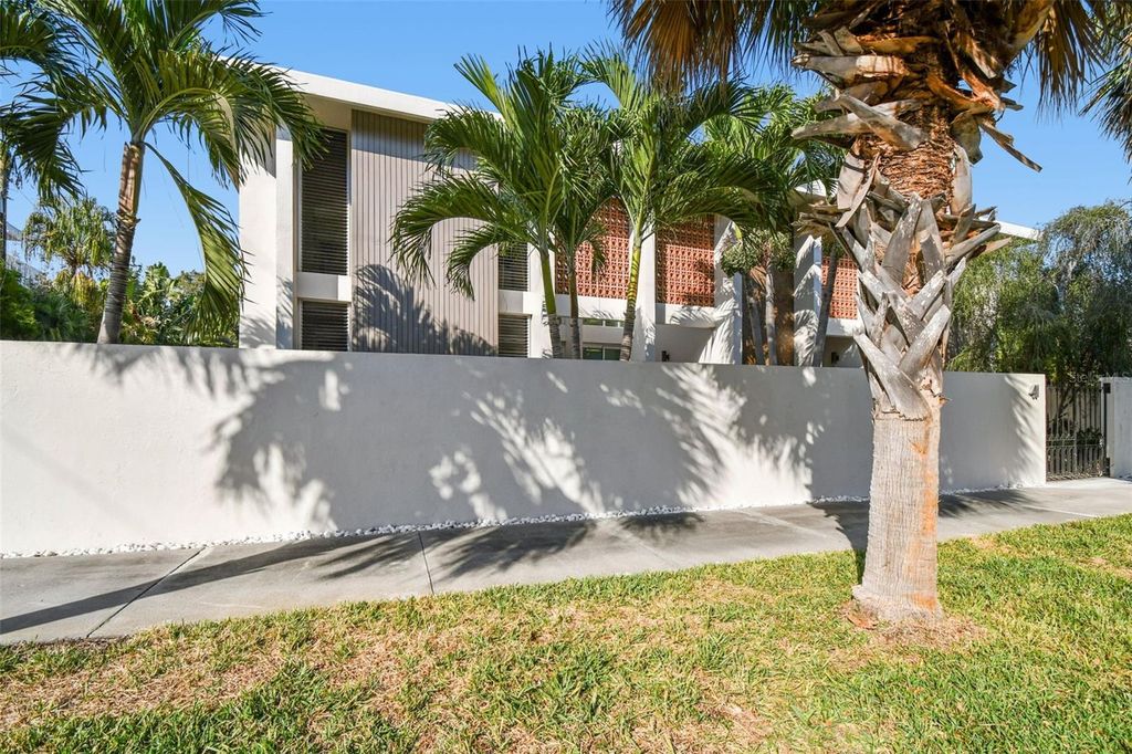 Image 77 of property listing at 41 BERING STREET, Tampa, FL 33606