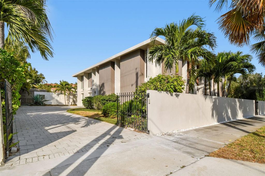 Image 78 of property listing at 41 BERING STREET, Tampa, FL 33606