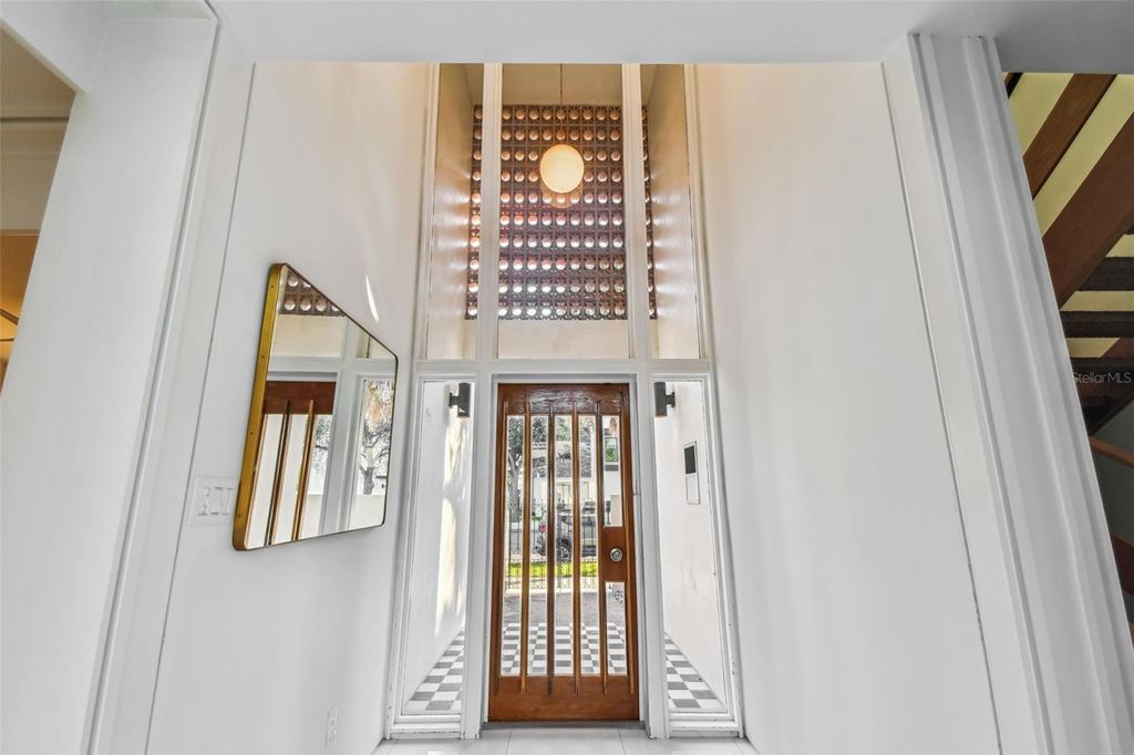 Image 80 of property listing at 41 BERING STREET, Tampa, FL 33606