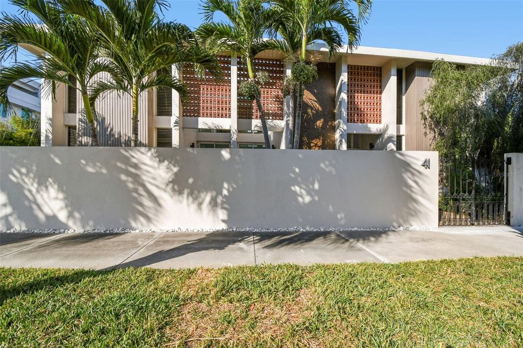 Image 81 of property listing at 41 BERING STREET, Tampa, FL 33606