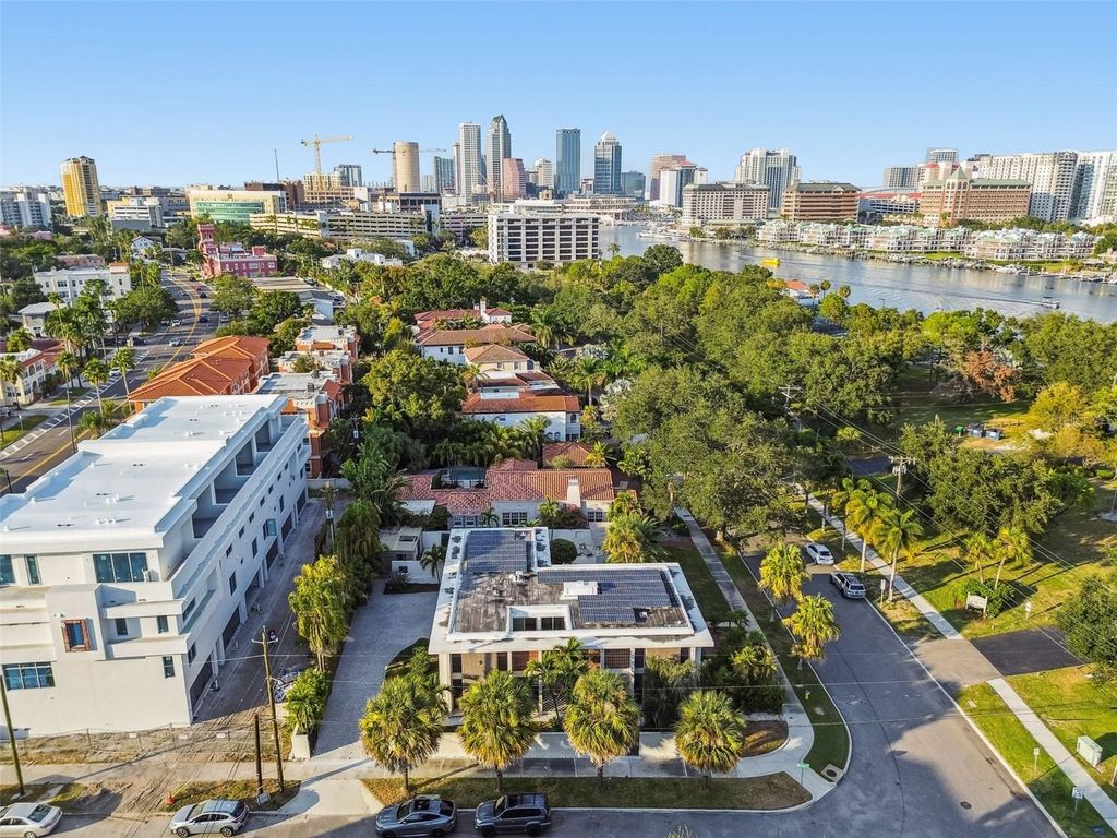 Image 85 of property listing at 41 BERING STREET, Tampa, FL 33606