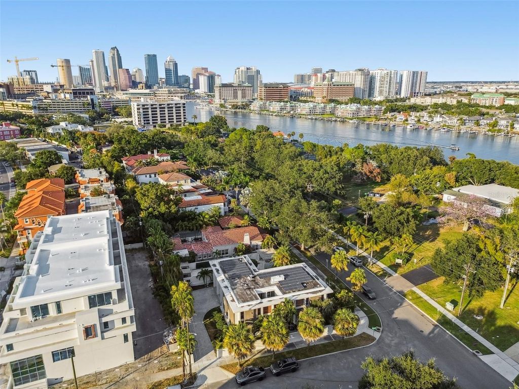Image 86 of property listing at 41 BERING STREET, Tampa, FL 33606