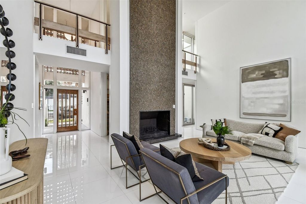 Image 10 of property listing at 41 BERING STREET, Tampa, FL 33606