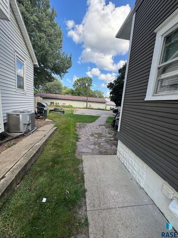 608 N Walts Ave Avenue, Sioux Falls, SD 57104