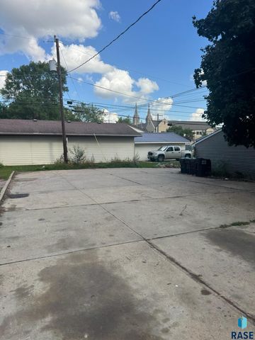 608 N Walts Ave Avenue, Sioux Falls, SD 57104
