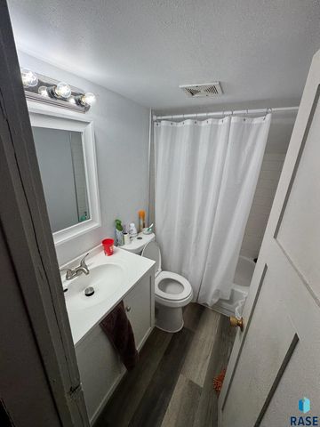 608 N Walts Ave Avenue, Sioux Falls, SD 57104