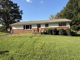 130 Mimosa St, Camden, TN 38320