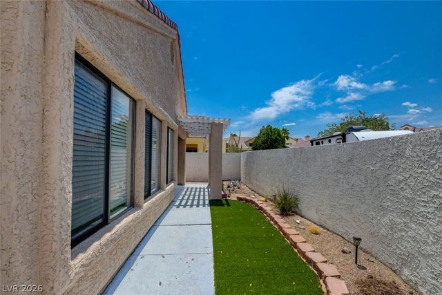 5257 Crooked Valley Drive, Las Vegas, NV 89149