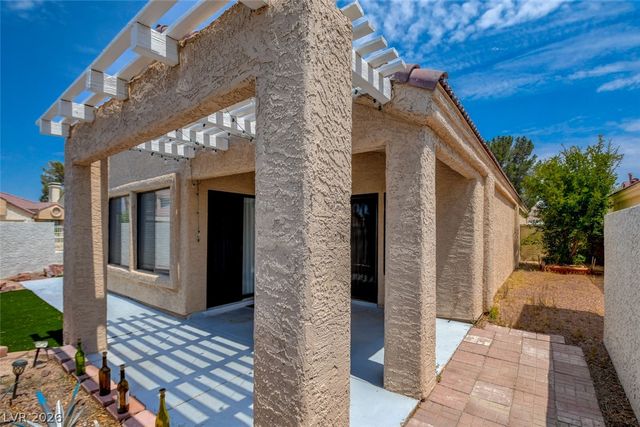 5257 Crooked Valley Drive, Las Vegas, NV 89149