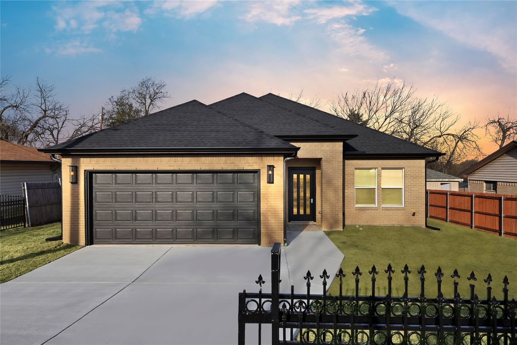 1759 Meadow Crest Lane, Duncanville, TX 75137