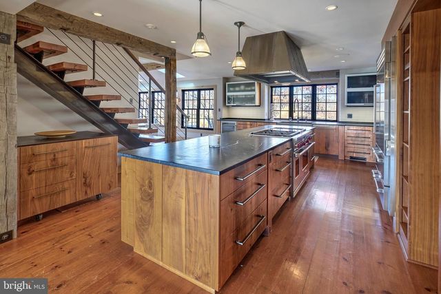 266 PROVINCE LINE RD, Hopewell, NJ 08525