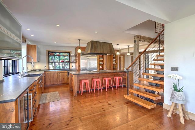 266 PROVINCE LINE RD, Hopewell, NJ 08525